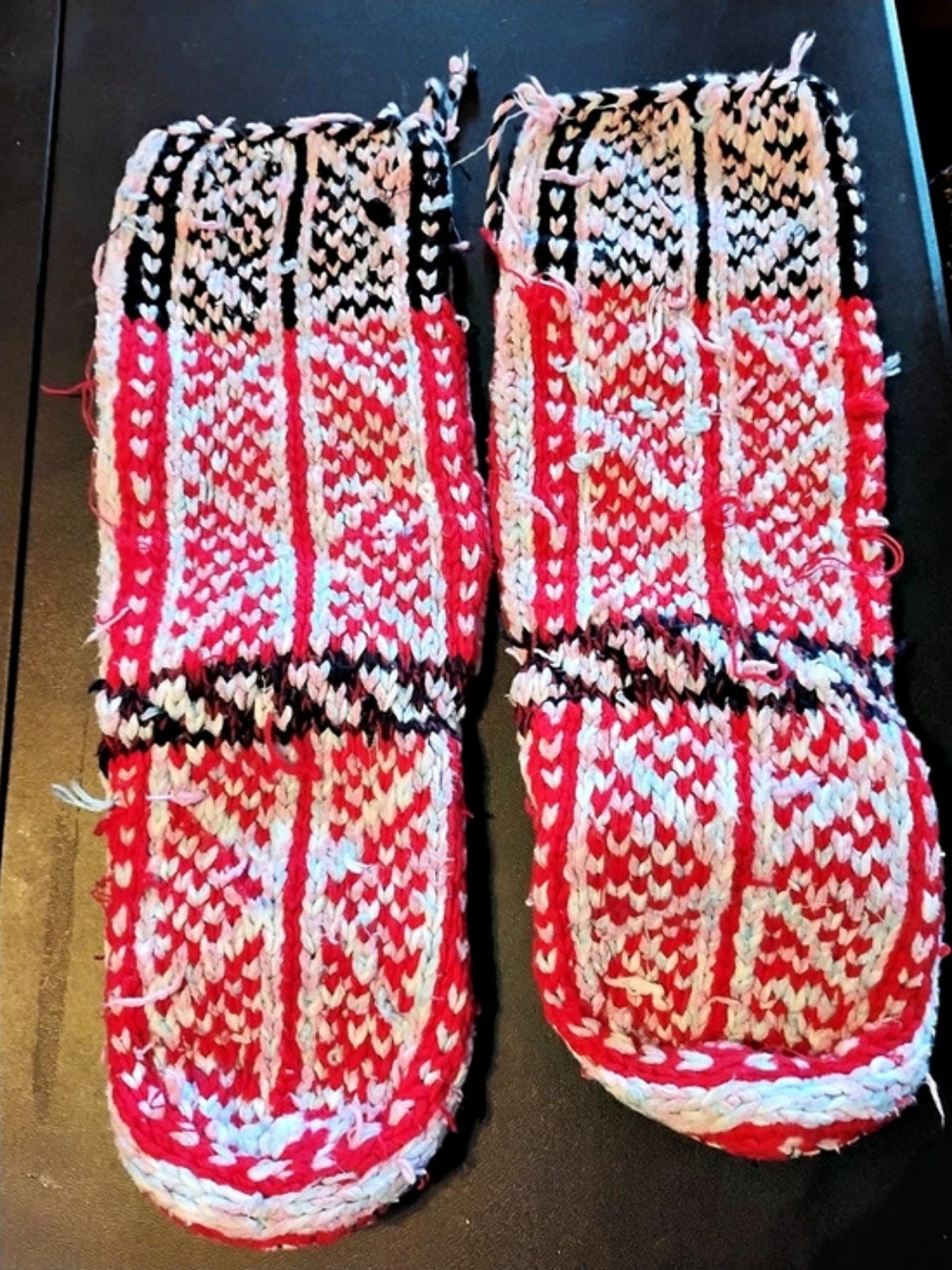 Knit Slippers Red & Black